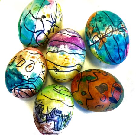 Coloring eggs with kids